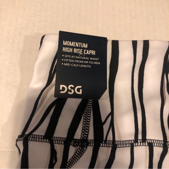 DSG Women's Size Medium Momentum High Rise Capris Legging Black And White - Picture 12 of 13